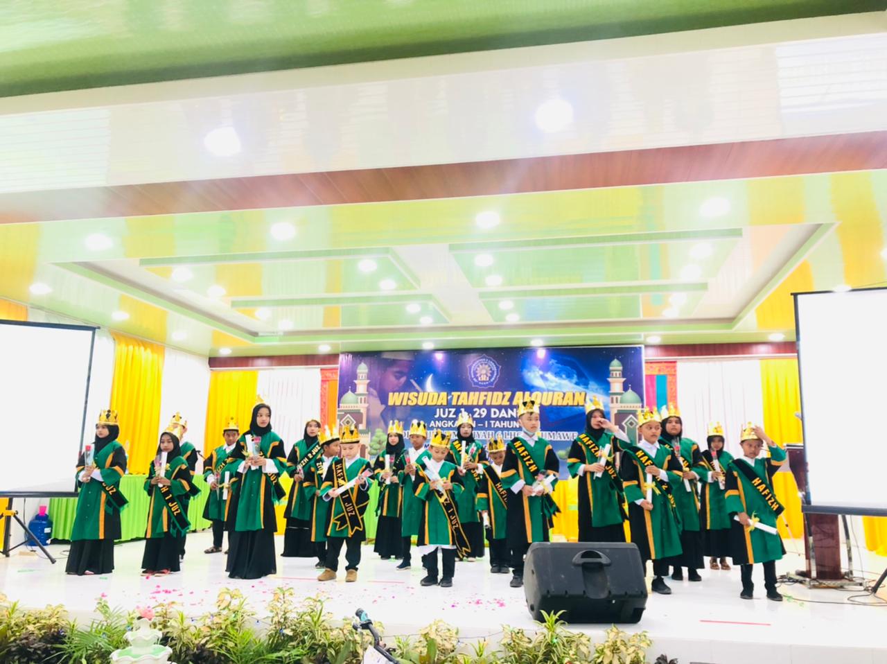 Wisuda Tahfidz Perdana Yang Mempesona